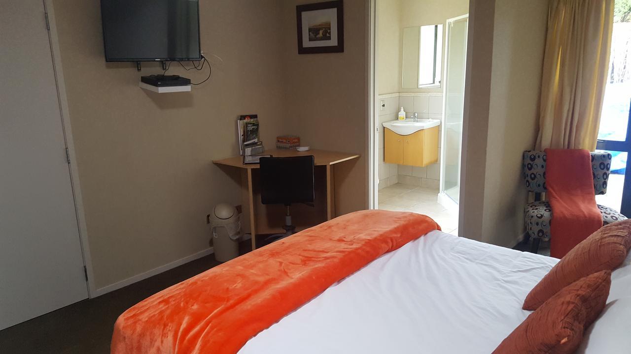 Heta Road B&B New Plymouth Exterior photo